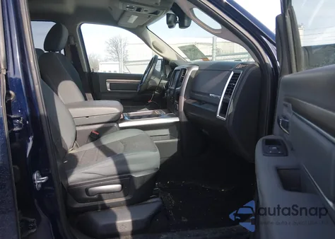 2018 Ram 1500 Big Horn 4X4 6'4 Box z USA, uszkodzony, nr VIN 1C6RR7GG1JS229115